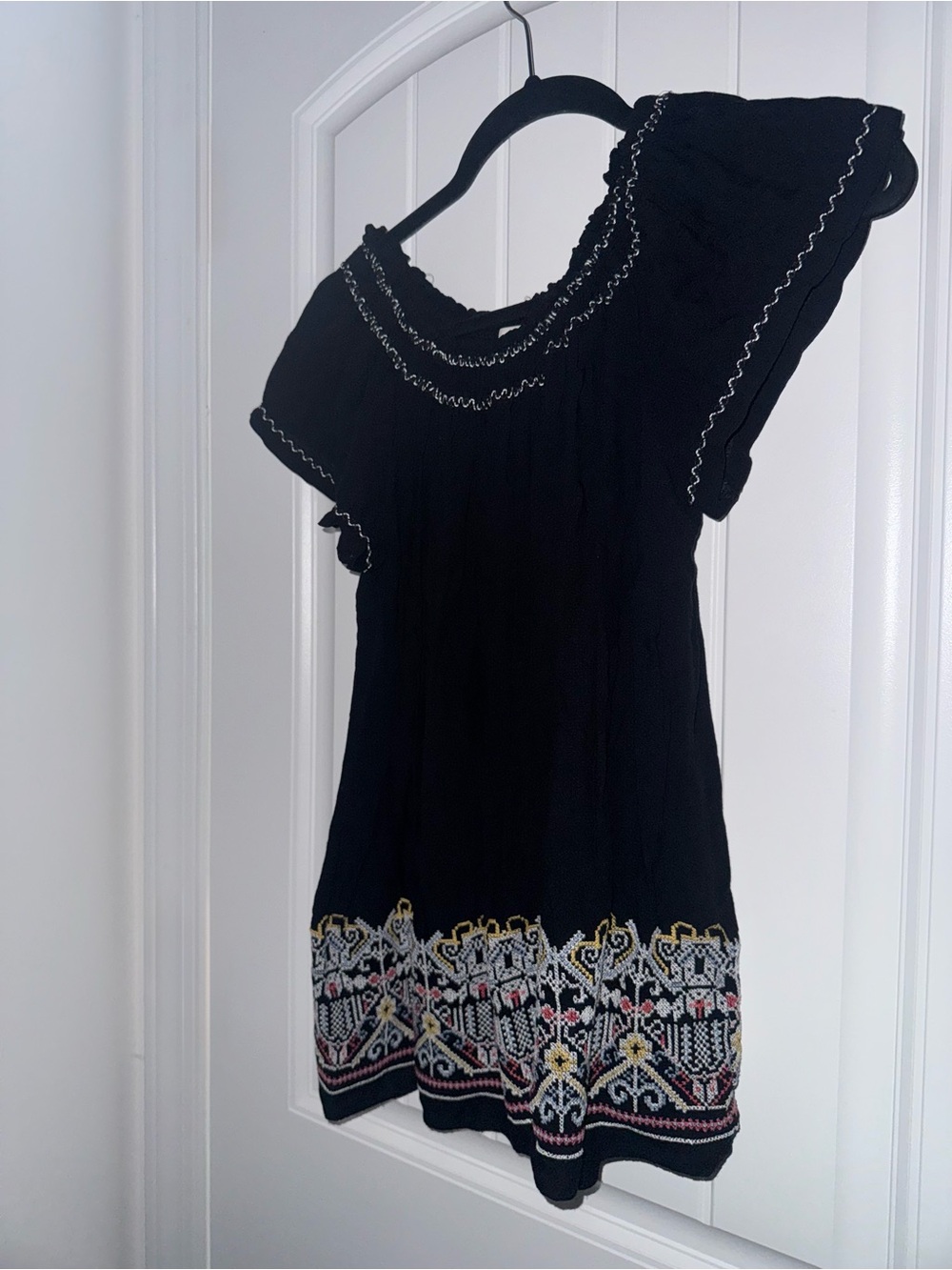 Max Studio Black Embroidered Blouse Size Small Rayon Boho Top